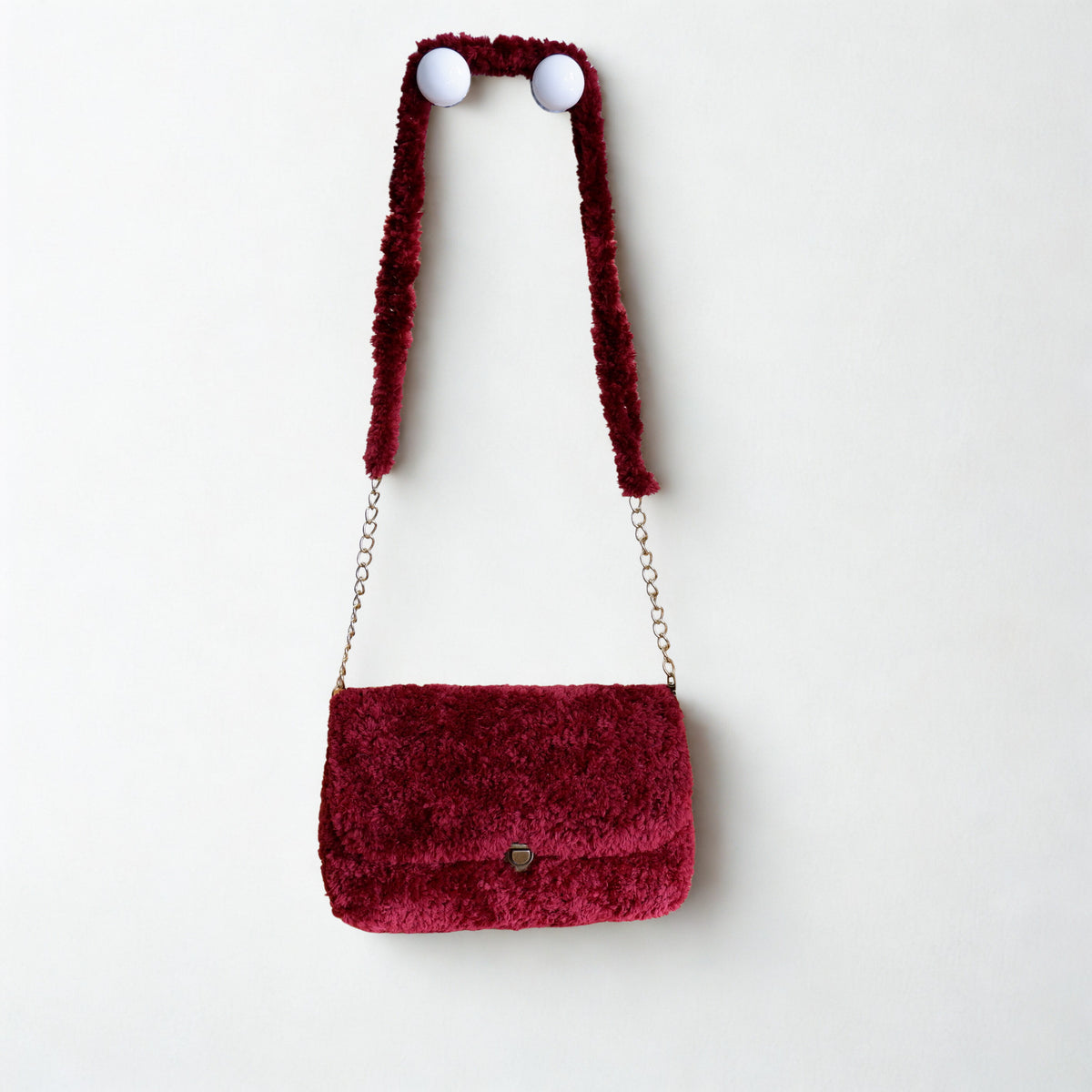 Bordo peluş çanta üstten