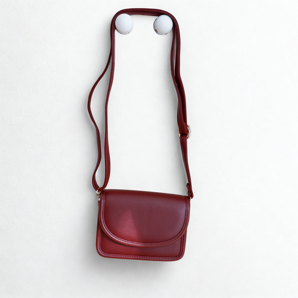 Walentia Bordo Minimalist Kadın Omuz Çantası – Şık & Kullanışlı Tasarım